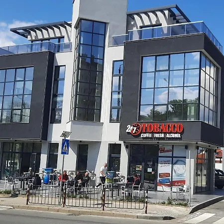 Zora Hotel *